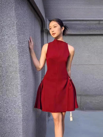 2025 Irregular Neckpei Design Peng Peng Dress Symmetrical Folds In Spring And Summer